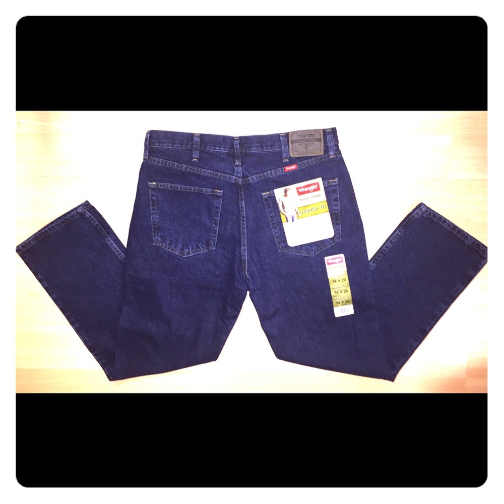 **NWT** Wrangler Denim Jeans 👖 Regular fit !!